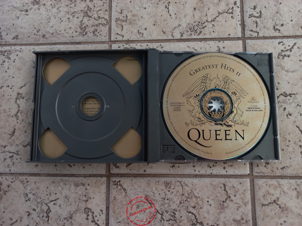Audio CD: Queen (1981) Greatest Hits I & II Audio CD: Queen (1981) Greatest Hits I & II