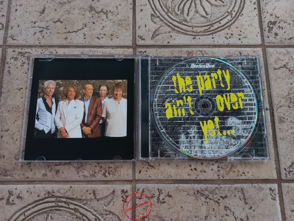 Audio CD: Status Quo (2005) The Party Ain't Over Yet...