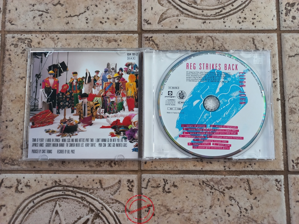 Audio CD: Elton John (1988) Reg Strikes Back
